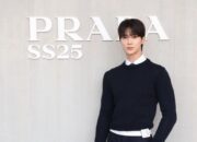 5 Potret Menawan Aktor Korea Byeon Woo Seok di Prada Spring/Summer 2025 Menswear Fashion Show