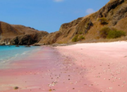 10 Pantai Paling Indah di Dunia yang Bisa Bikin Terpukau, Salah Satunya Ada dari Indonesia!